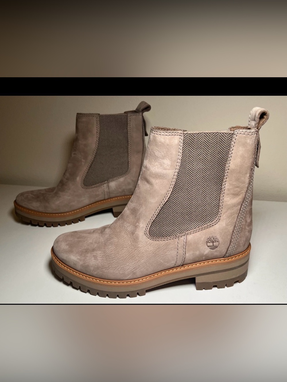 Timberland Women's Courmayeur Chelsea Boot | Size 7.5
